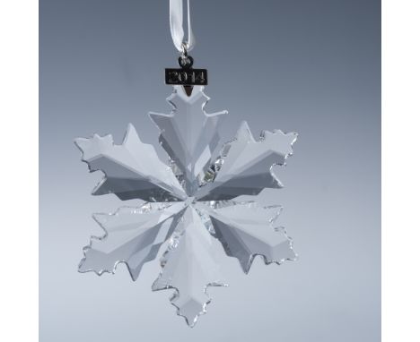 This Swarovski Annual Edition 2014 Christmas Ornament features a stunning snowflake design, crafted with precision-cut clear 