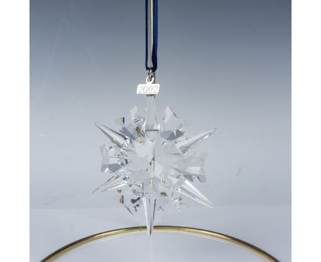 This auction features the Swarovski 2002 Annual Edition Christmas Ornament. This exquisite crystal ornament is beautifully cr