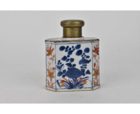 An 18th century Chinese Imari tea caddy, of octagonal form with chamfered corners, 10.5 cm high x 8.5 cm wide 