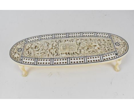 A Chinese Qing dynasty ivory cribbage board, 19th century, of oval shape with the Cunliffe-Owen family crest and initials GD 
