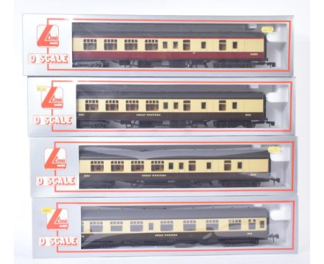 A collection of x4 Lima O gauge model railway trainset locomotive rolling stock coaches / carriages comprising x3 GWR brown a