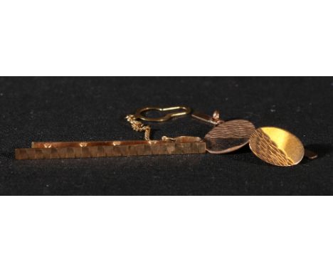 A pair of 9ct gold cufflinks and an Italian '9k' stamped tie pin, 5g