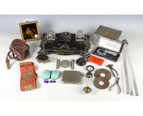 A group of collectors' items, including an early 20th century brass novelty pen wipe, modelled as a pig, length 8.5cm, a Vict