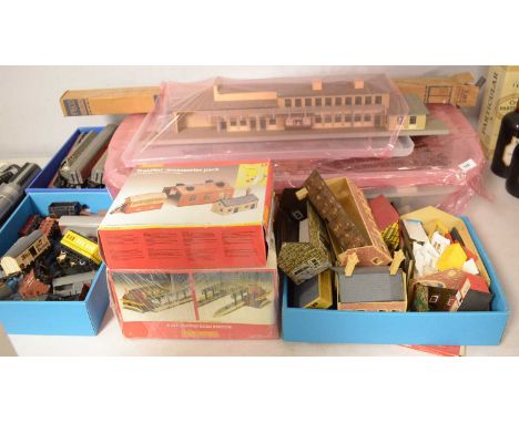 A selection of railway models, by makers including: Tri-Ang; Fleischmann; Airfix; and others, each unboxed; together with oth