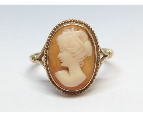 A hallmarked 9ct gold shell cameo ring, gross wt. 2.2g, size P. 