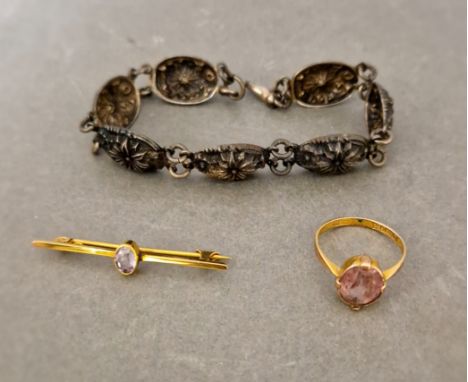 Assorted jewellery comprising a hallmarked 9ct gold ring set with paste and a bar brooch marked '9c', gross wt. 3.8g, and a w