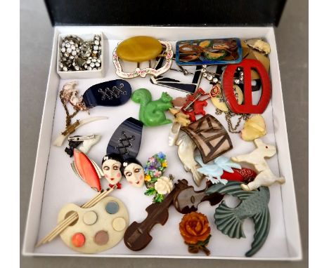 Art Deco jewellery brooches, clips, buckles including bakelite, early plastics, enamel, Kitsch, etc. 