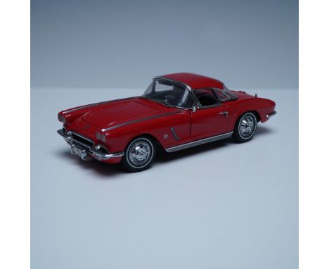 This detailed 1:24 scale replica of the 1962 Chevrolet Corvette captures the sleek styling and power of the final year of the
