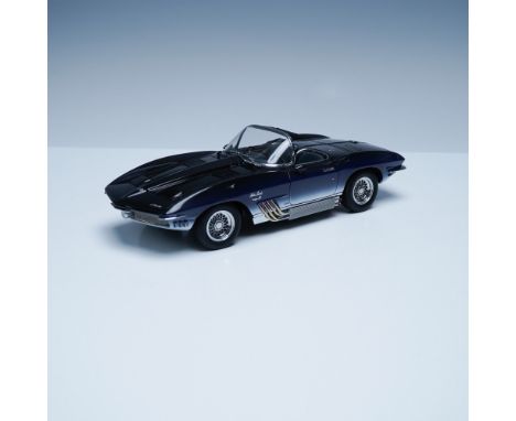 This 1:18 scale diecast model captures the sleek and futuristic design of the legendary Mako Shark Corvette, a concept car th