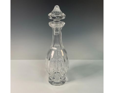A stunning Waterford crystal decanter in the elegant Kildare pattern, featuring vertical and criss-cross cuts. This clear cry