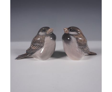 A charming pair of Royal Copenhagen porcelain sparrows, models 1519, expertly crafted with lifelike detail and soft naturalis