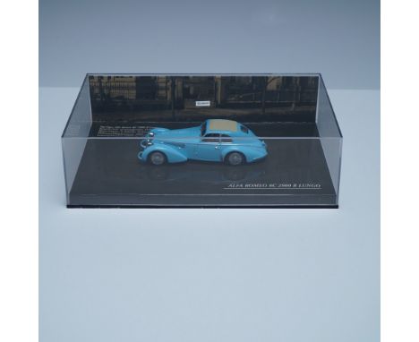 This Minichamps 1:43 scale model captures the elegance of the Alfa Romeo 8C 2900 B Lungo, a masterpiece of 1930s automotive e