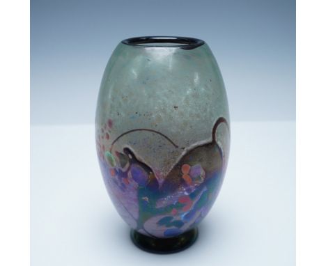 A stunning art glass vase by renowned glass artist R. Pereira, signed and dated 1993 on the base. This uniquely shaped vase f