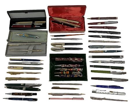 Large quantity of pens and propelling pencils, to include Rotring ballpoint pen, Osmiroid fountain pen, Parker fountain pen, 