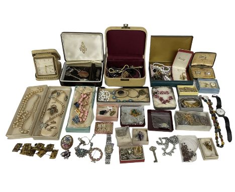 Silver jewellery including agate brooch and enamel pendant by Charles Horner and a collection of vintage costume jewellery in