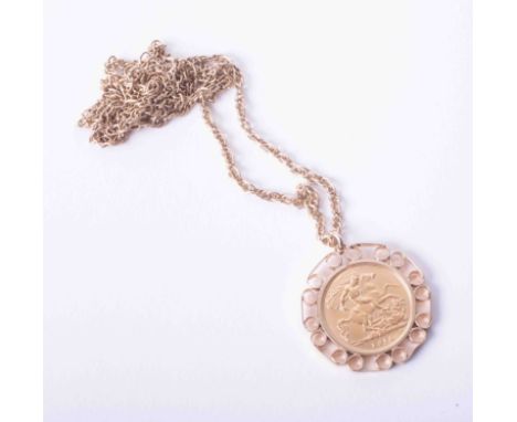 A 1915 George V half sovereign 1915 set in an ornate pendant mount and chain, total weight 12.9g.