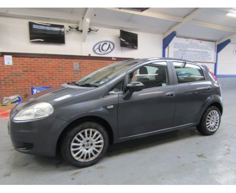 Make &amp; Model: Fiat Grande Punto DynamicDate of Reg: WR58 XYNColour: Greycc: 1368MoT: 20-12-2022Fuel Type: PETROLMileage: 