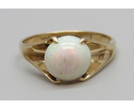 A 9ct gold, opal solitaire ring, 1.5g, N 