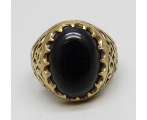 A gentleman's large silver gilt and cabochon ring with pierced shoulder, Z2 