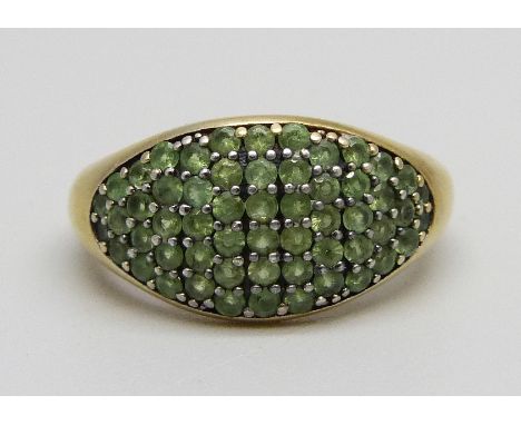 A silver gilt pave set peridot ring, N 