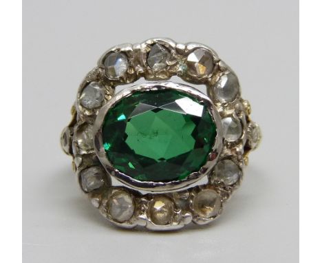 An old cut diamond and green stone yellow metal ring, white metal mounts, 6.1g, N 