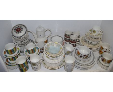 Ceramics - a substantial quantity of mid 20th century &amp; later Broadhurst and similar dinner/ tea part services various pa