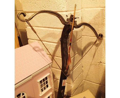 Vintage wall mounted crossbow. Not available for in-house P&amp;P, contact Paul O'Hea at Mailboxes on 01925 659133 