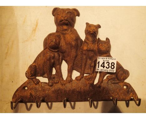 Rusted effect dog family key holding wall mount. L: 22cm. P&amp;P Group 1 (£14+VAT for the first lot and £1+VAT for subsequen
