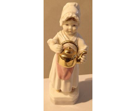 Royal Worcester figurine, Polly Put The Kettle On, H: 15 cm. No cracks, chips or visible restoration. P&amp;P Group 1 (£14+VA
