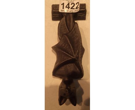 Cast iron hanging Bat doorknocker, H: 19 cm. P&amp;P Group 1 (£14+VAT for the first lot and £1+VAT for subsequent lots) 