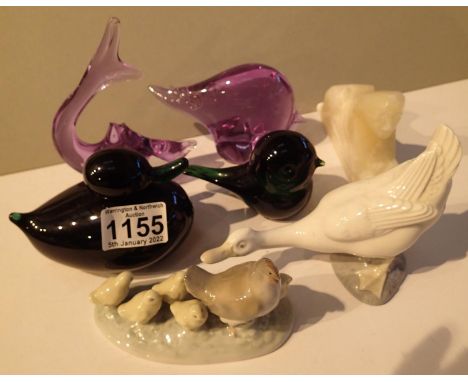 Two Nao bird figurines, four glass birds and a soapstone figurine. Not available for in-house P&amp;P, contact Paul O'Hea at 