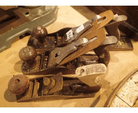 Three vintage smoothing planes. Not available for in-house P&amp;P, contact Paul O'Hea at Mailboxes on 01925 659133 