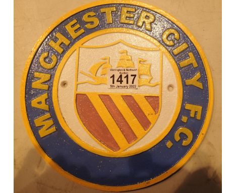 Cast Iron Manchester City FC badge wall plaque, D: 23 cm. P&amp;P Group 1 (£14+VAT for the first lot and £1+VAT for subsequen