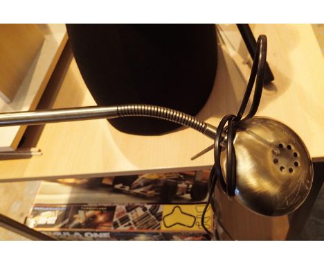 Adjustable brass reading lamp. Not available for in-house P&P, contact Paul O'Hea at Mailboxes on 01925 659133Condition Repor