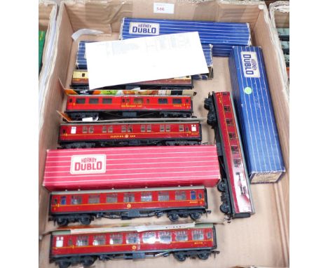 Ten Hornby Dublo vintage carriages with painted windows, including restaurant and sleeping car, 3 boxed (boxes a.f.)