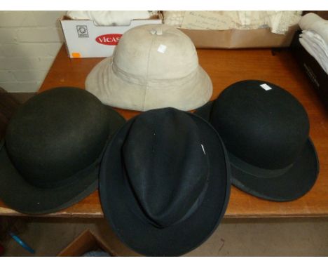 Two bowler hats; a trilby; a pith helmet and 8 vintage ladies hats