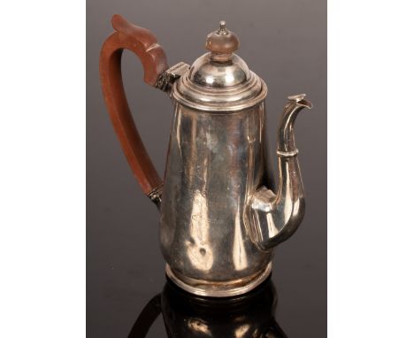 A small silver coffee pot, London 1925, with presentation inscription, 19cm high, approximately 419g CONDITION REPORT: Chips 