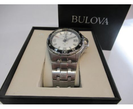 Gentleman's Bulova stainless steel quartz wristwatch, the silvered dial with black enamel bezel, Arabic numerals, calendar ap