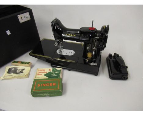 Singer Featherweight sewing machine, model CAK7-12, in original fitted case with accessories 