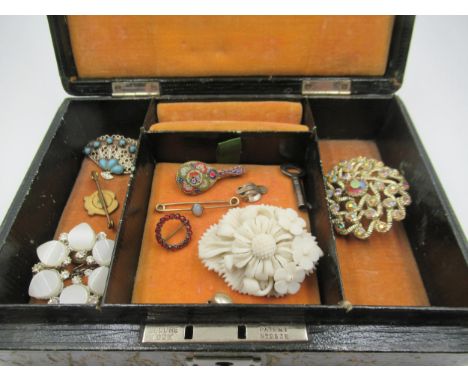 Small opal bar brooch, small circular garnet brooch, a Goss flowerhead brooch and a small quantity of other costume jewellery
