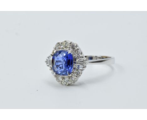 18ct White gold oval tanzanite and diamond cluster ring, the tanzanite approximately 1.13ctRing size N 