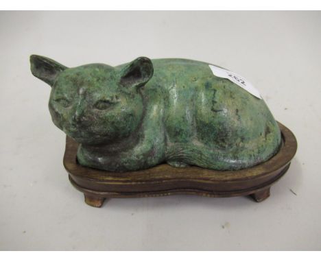Modern oriental green patinated bronze figure of a cat, on a hardwood base, 6ins wide approximately 