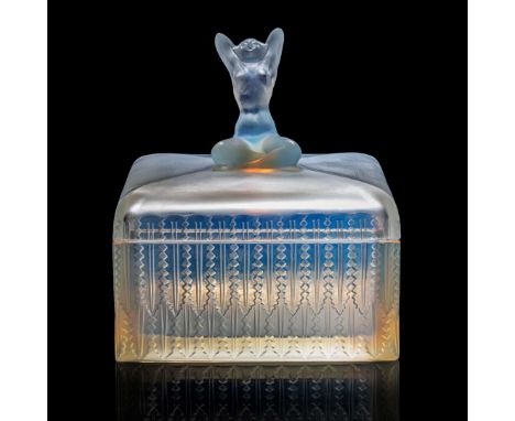  René Lalique SULTANE BOX, NO. 83 designed 1928opalescentwheel-engraved R. LALIQUE FRANCE   16.5cm (6 1/2in) high, 14cm (5 1/