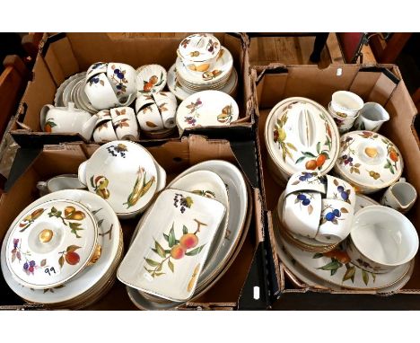 Large quantity of Royal Worcester Evesham table-ware