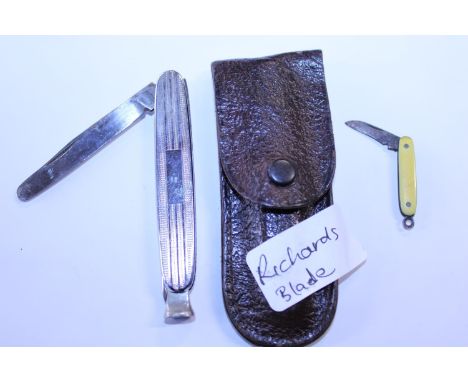 A vintage Richards Pen knife and a miniature pen knife 
