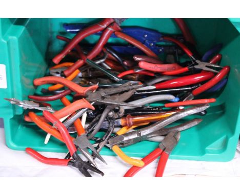 A box of mixed tools. No shipping 