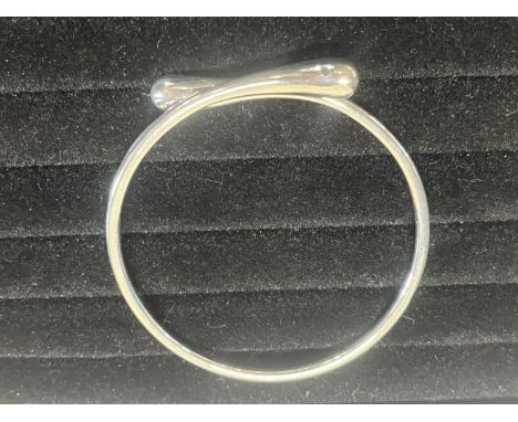 A .925 silver bangle 
