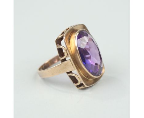 Ring mit Amethyst, 333er Gold, Fischland Gew.7,54g, ovaler, facettierter Stein, U.55