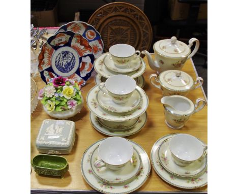 A Noritake tea service; Japanese Imari plates; flower posy etc.