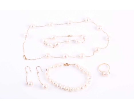 A lot consisting of a pearl necklace, two bracelets, ring and earrings, the necklace comprises of eleven evenly spaced white 